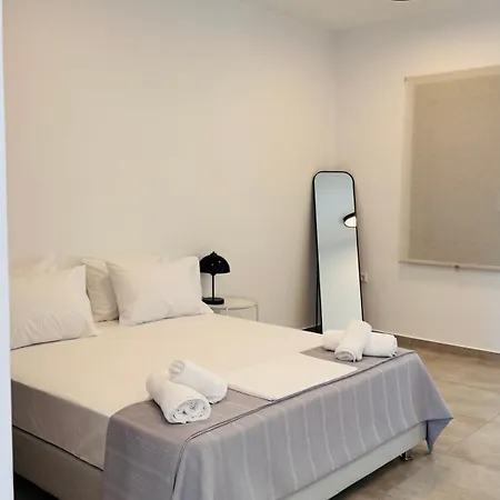 Aroniadika 3 公寓 *