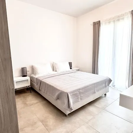 Aroniadika 3 * Aloizianika