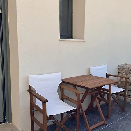 公寓 Aroniadika 3 *